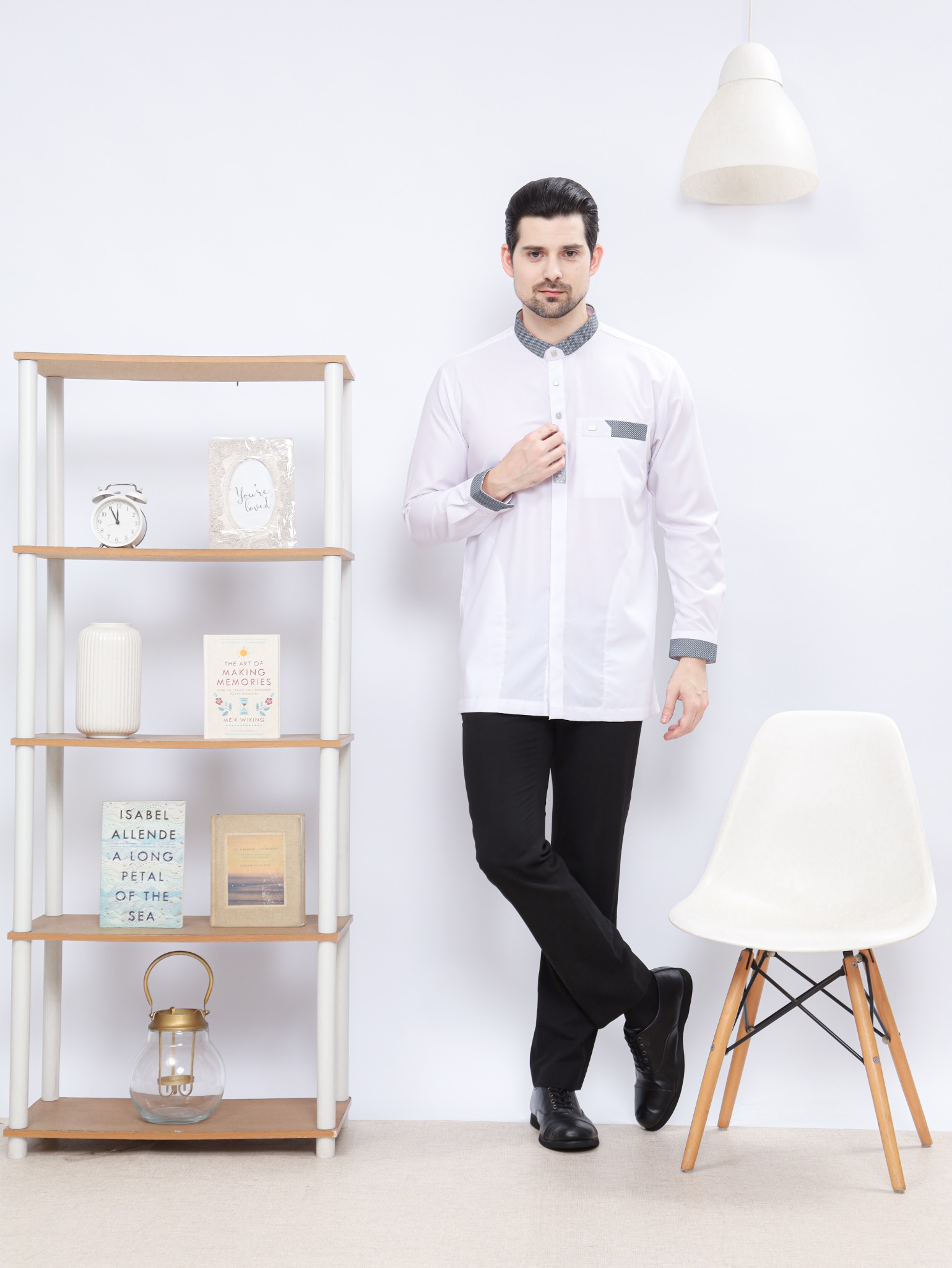 Hamzah White Series lengan panjang, tampak seluruh badan