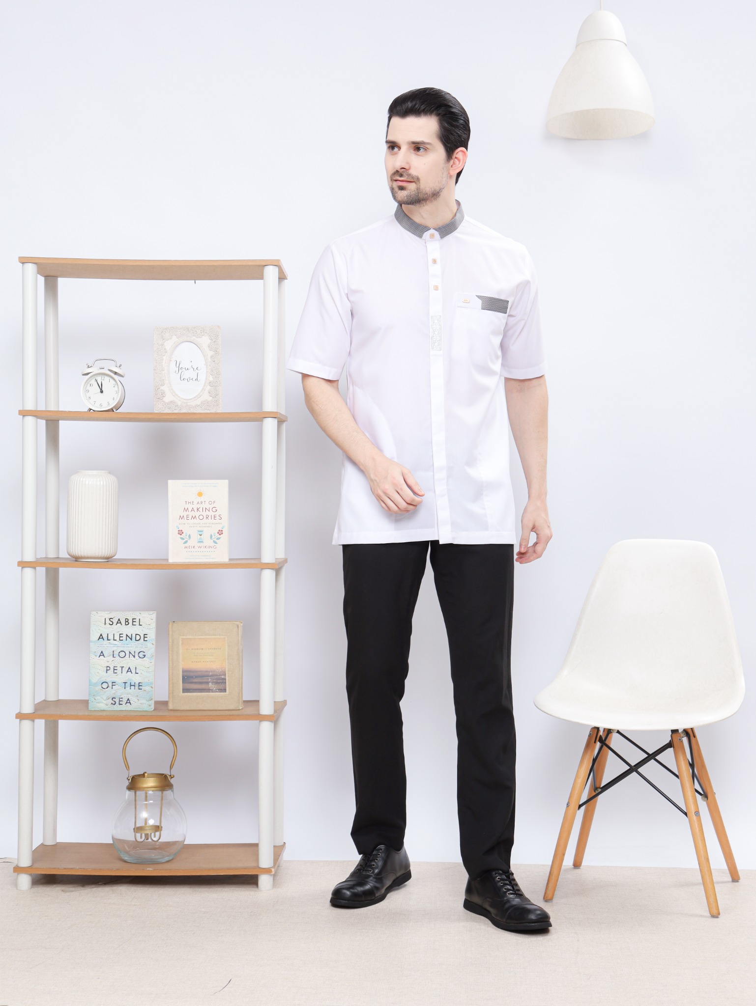Hamzah White Series lengan pendek, tampak seluruh badan