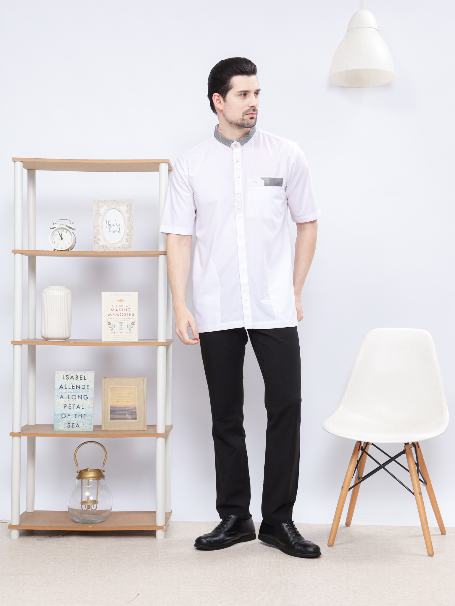 Hamzah White Series lengan pendek, pose depan